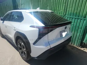 Toyota bZ4X 2023 Off white
