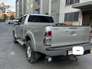 Toyota Hilux 2013 Gold