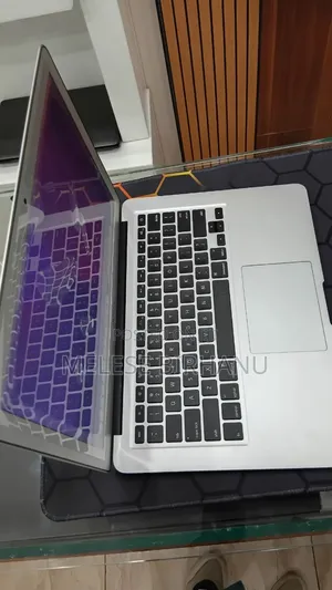 New Laptop Apple MacBook 2015 8GB Intel Core I5 SSD 256GB