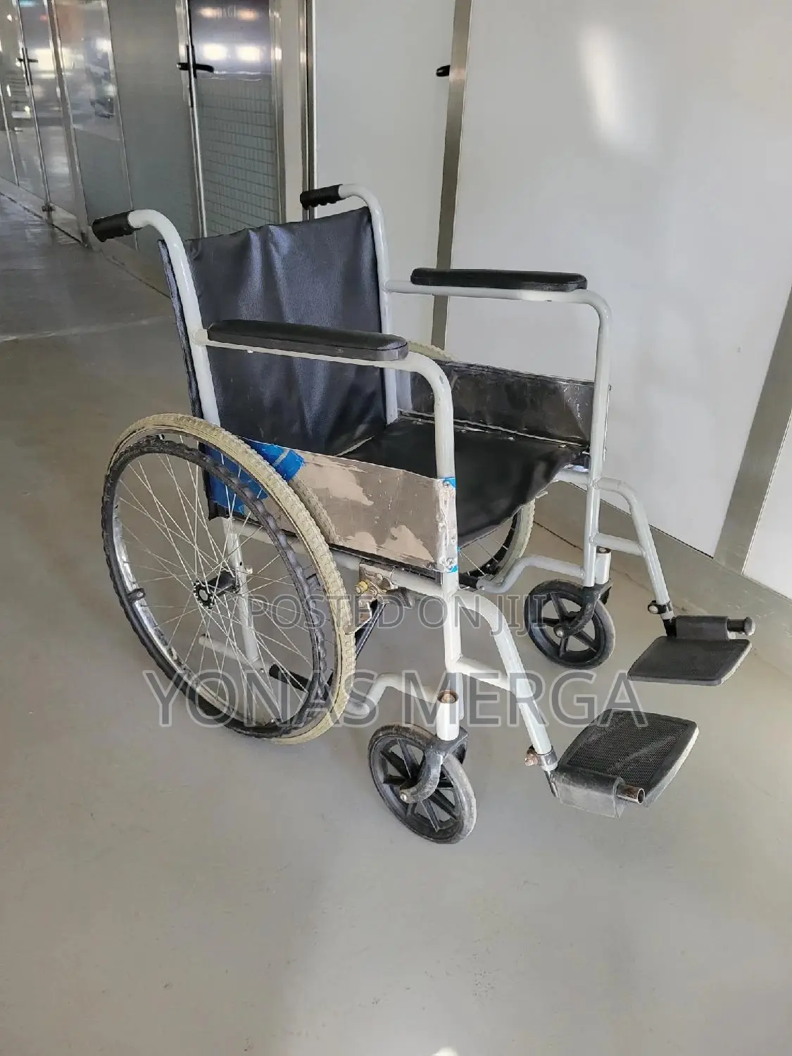 Lightweight Self Propelled Wheelchair 鄔回ready for Use Directly for You