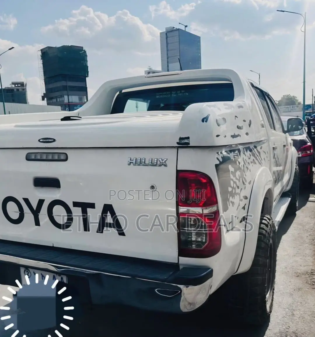 Toyota Hilux SR HI-RIDER 2015 White