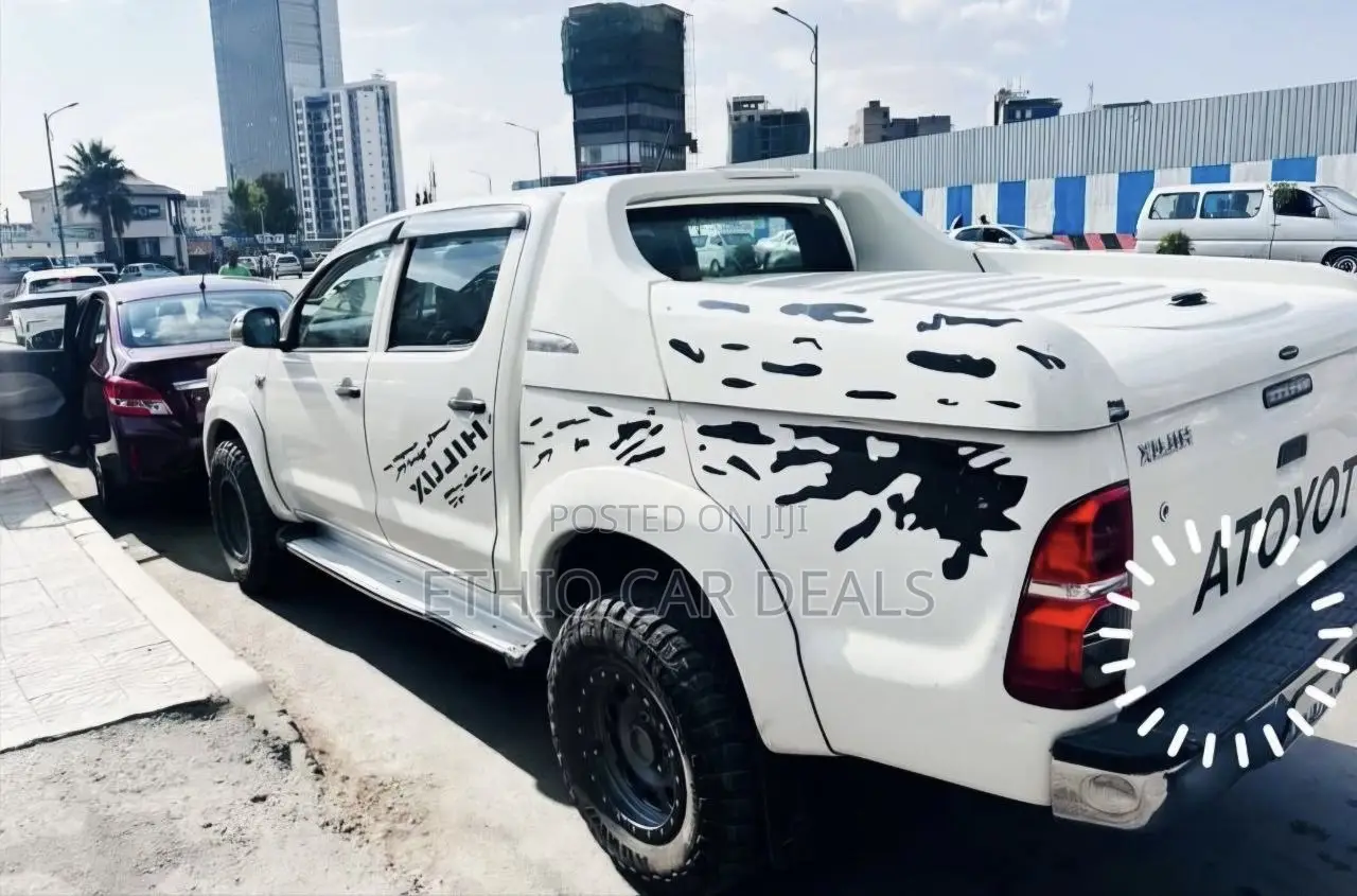 Toyota Hilux SR HI-RIDER 2015 White