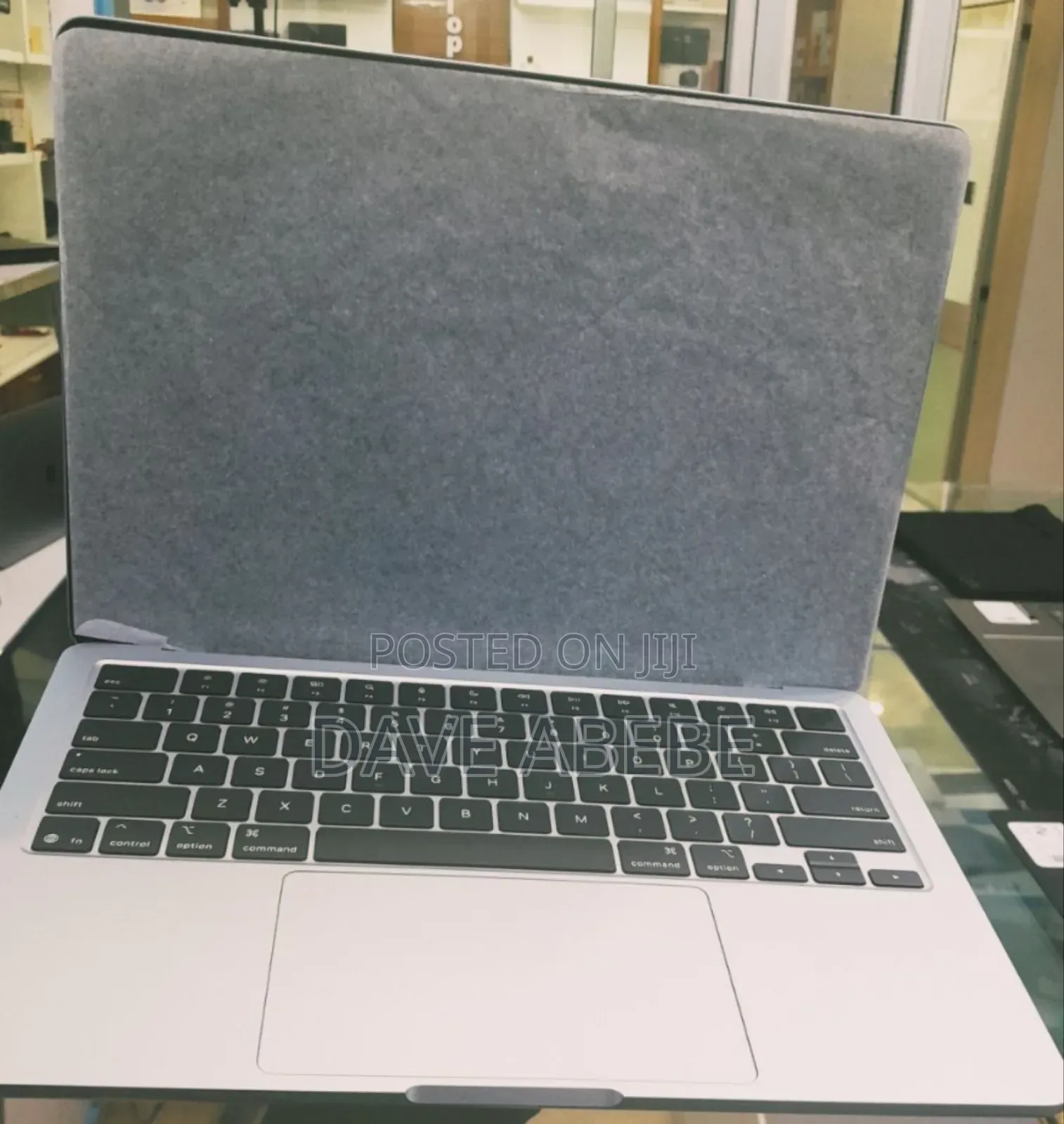 New Laptop Apple MacBook Air 2025 M4 13-Inch 16GB Apple M4 SSD 256GB