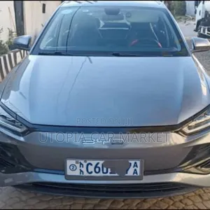 BYD E2 43 kWh 94 hp FWD 2025 Silver