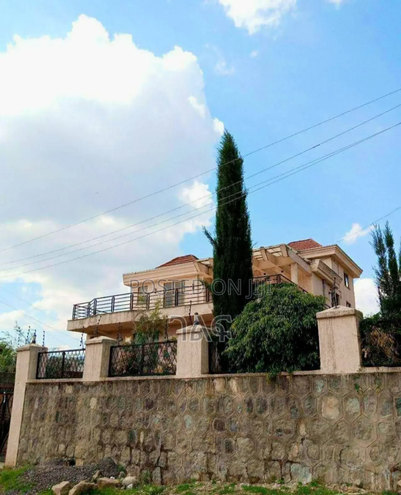 8bdrm House in ቅንጡ የመኖሪያ ቪላ መሀል, Bole for sale