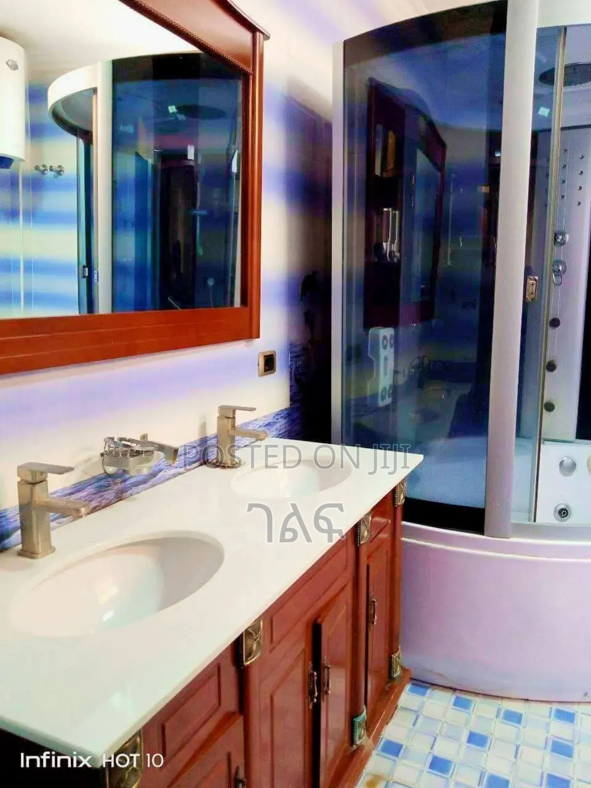 8bdrm House in ቅንጡ የመኖሪያ ቪላ መሀል, Bole for sale