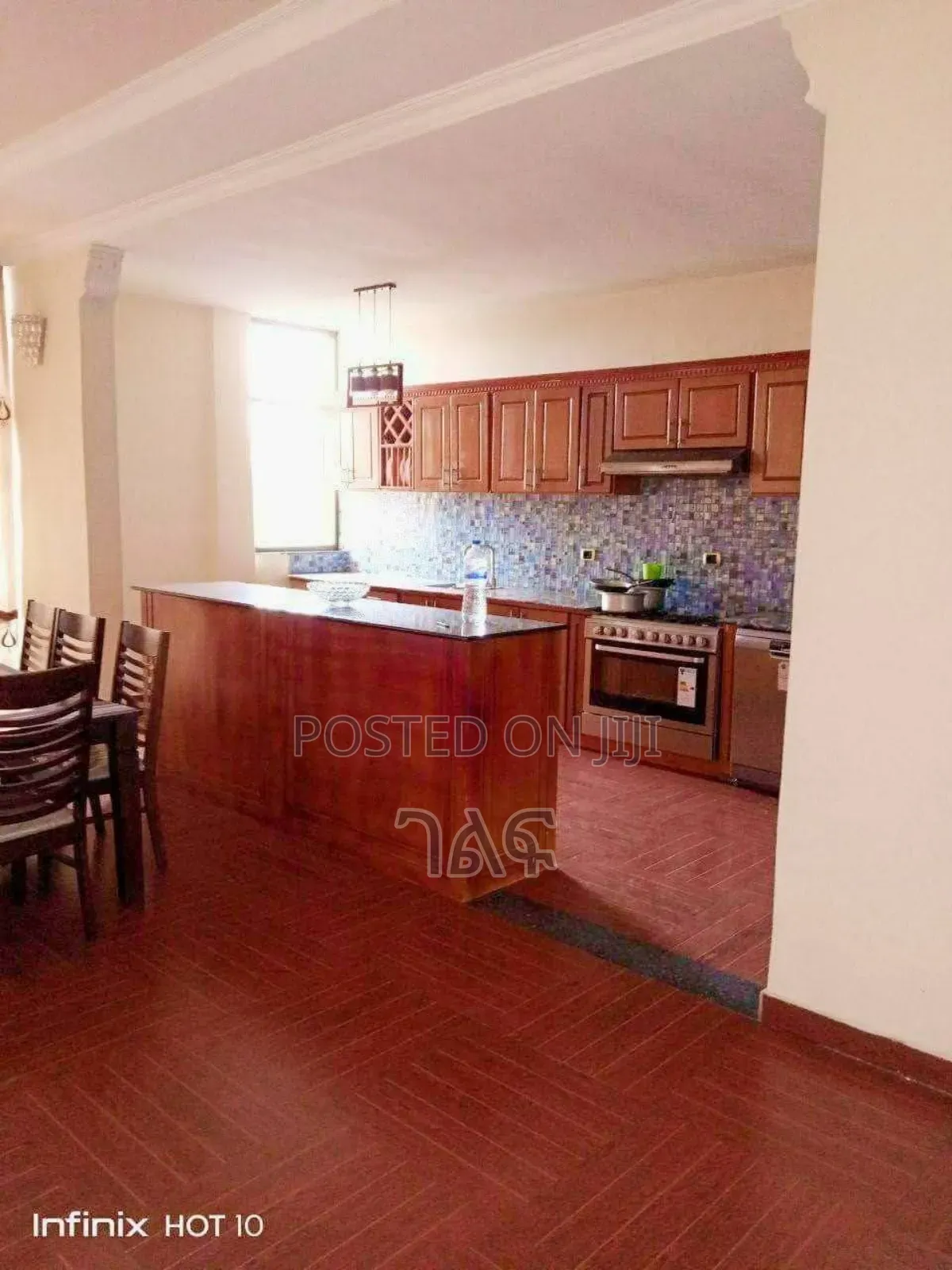 8bdrm House in ቅንጡ የመኖሪያ ቪላ መሀል, Bole for sale