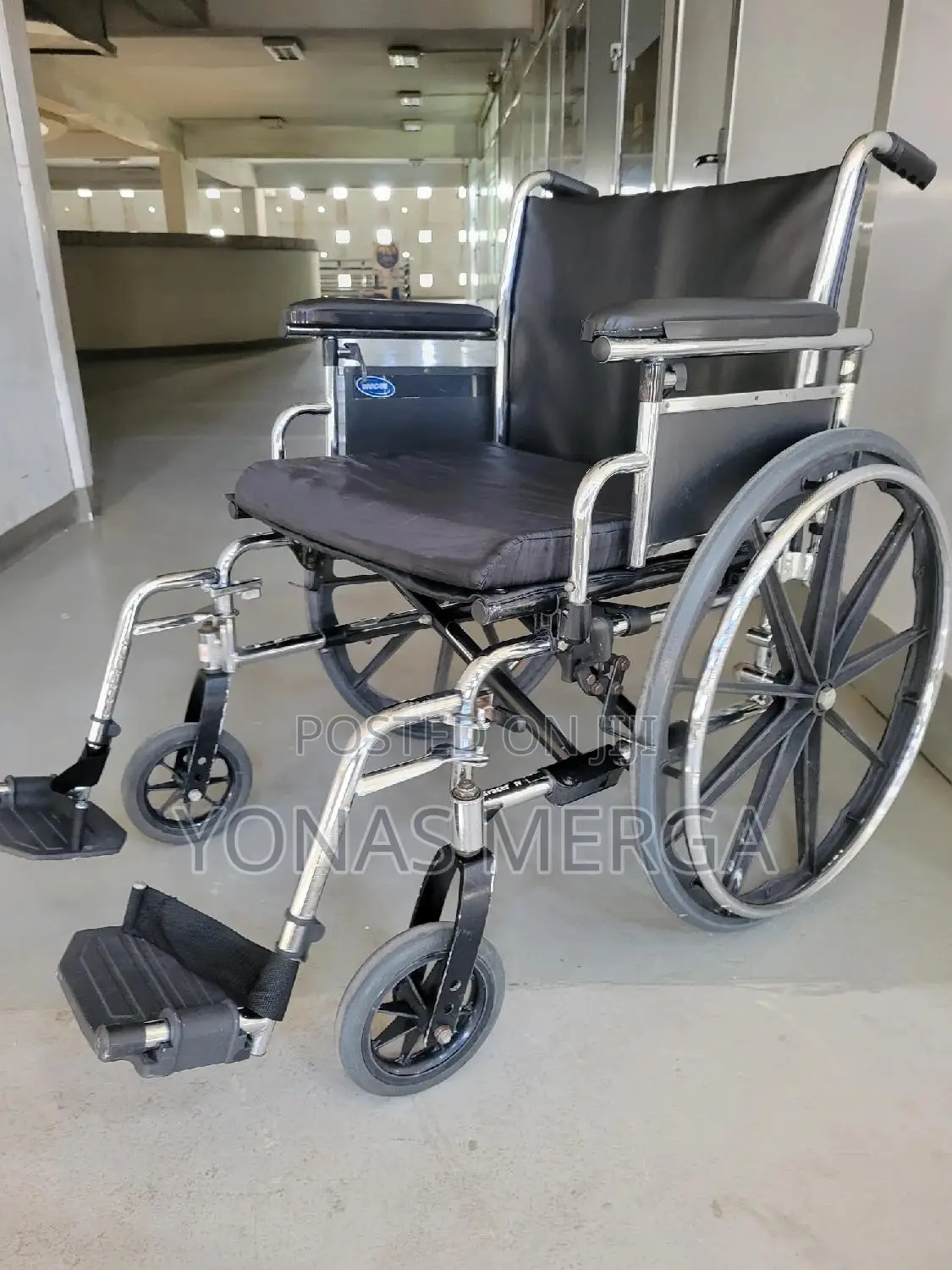 Wide Seat Wheelchair for Adults and Seniors, 150kg Weight Capacity