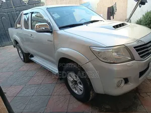 Toyota Hilux 2013 Gold