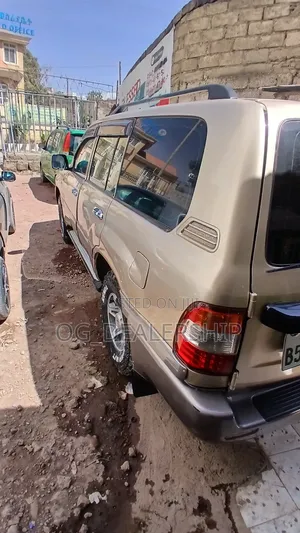 Toyota Land Cruiser 2004 Gold