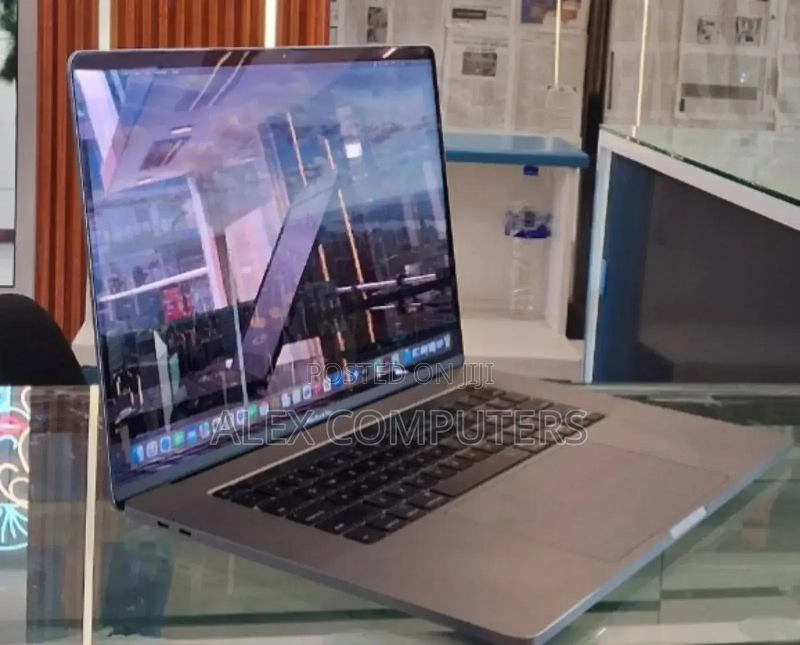 New Laptop Apple MacBook Pro 2019 32GB Intel Core I7 SSD 512GB