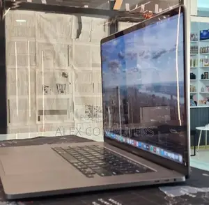 New Laptop Apple MacBook Pro 2019 32GB Intel Core I7 SSD 512GB