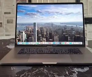 New Laptop Apple MacBook Pro 2019 32GB Intel Core I7 SSD 512GB