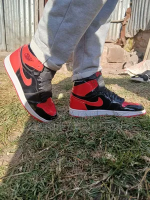Jordan 1 ጫማ