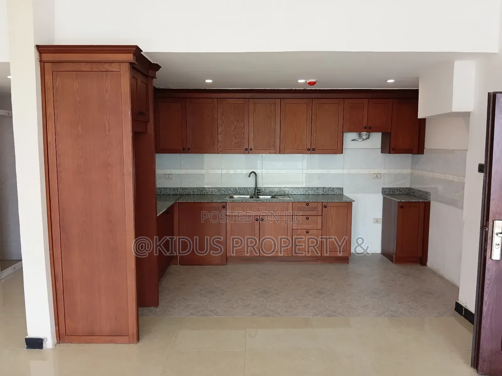 3bdrm Apartment in Mekaele, Nifas Silk-Lafto for rent