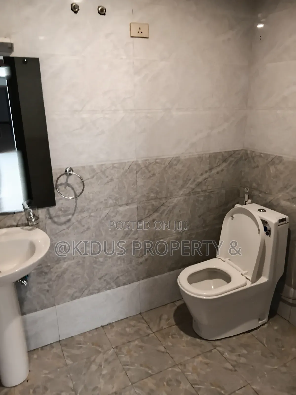 3bdrm Apartment in Mekaele, Nifas Silk-Lafto for rent