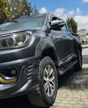 Toyota Hilux 2019 Silver