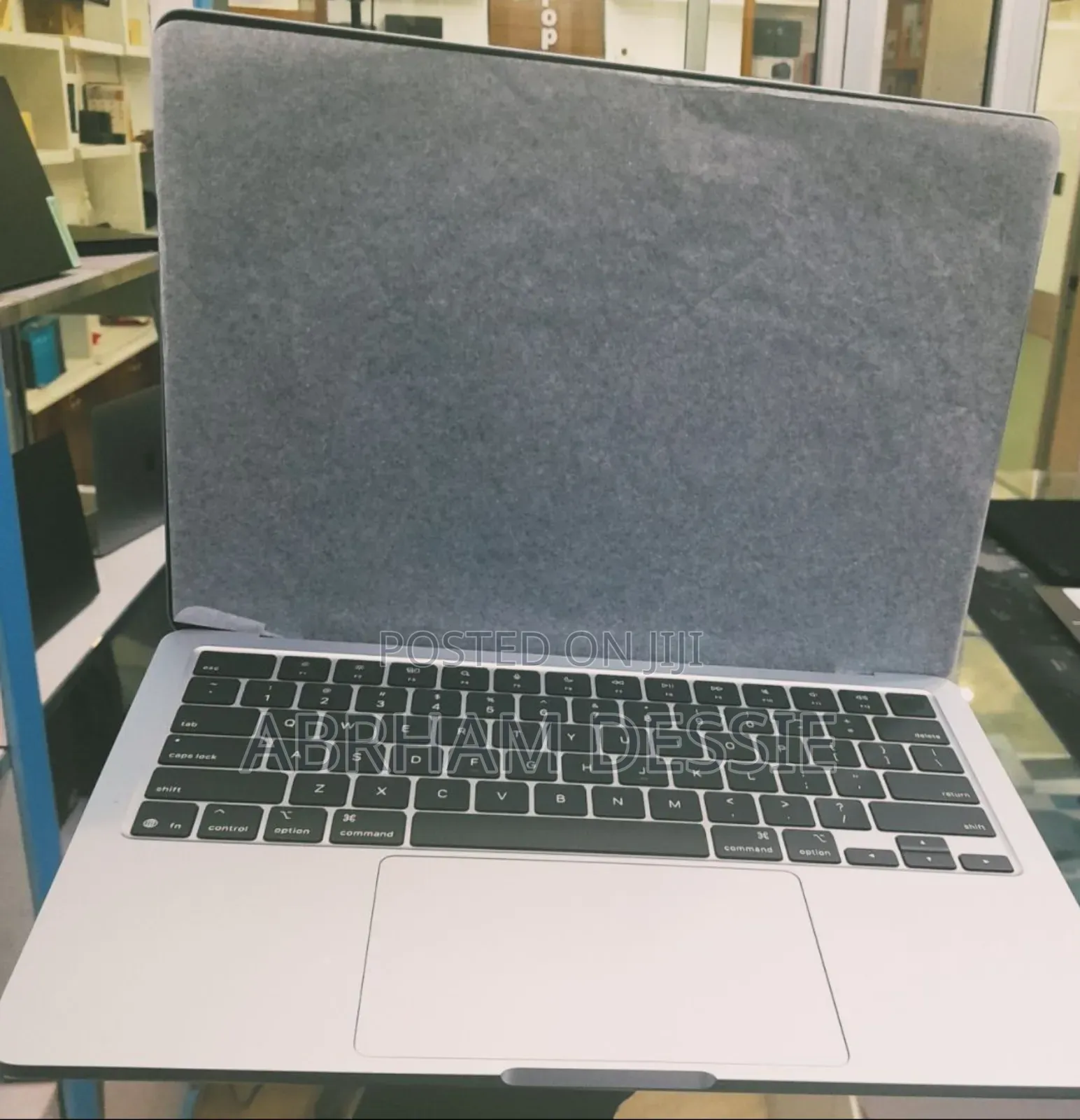 New Laptop Apple MacBook Air 2025 M4 13-Inch 16GB Apple M4 SSD 256GB