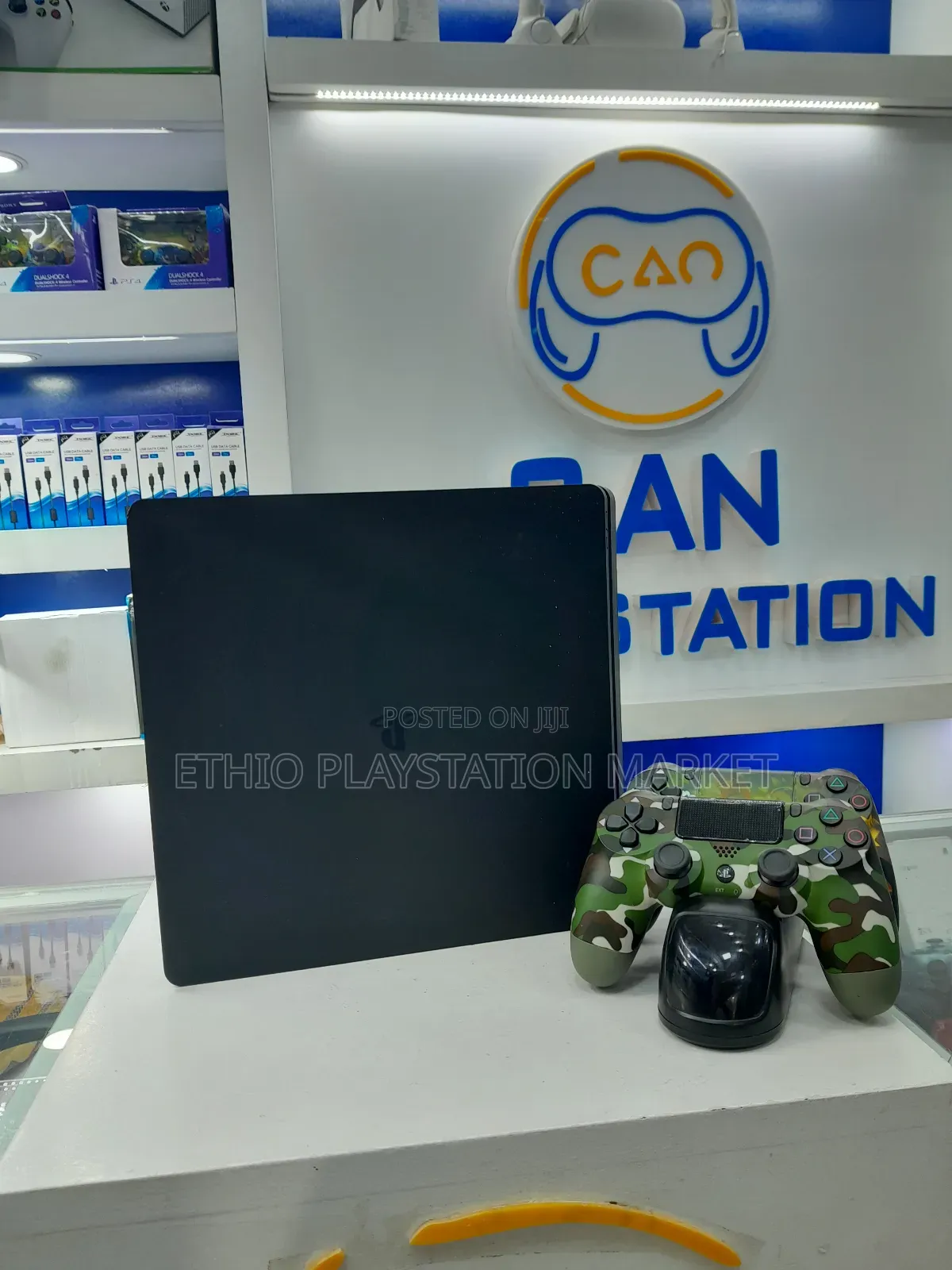 Playstation 4 Slim በአሰመጪ ዋጋ ከ ሁለት እጄታ ጋር