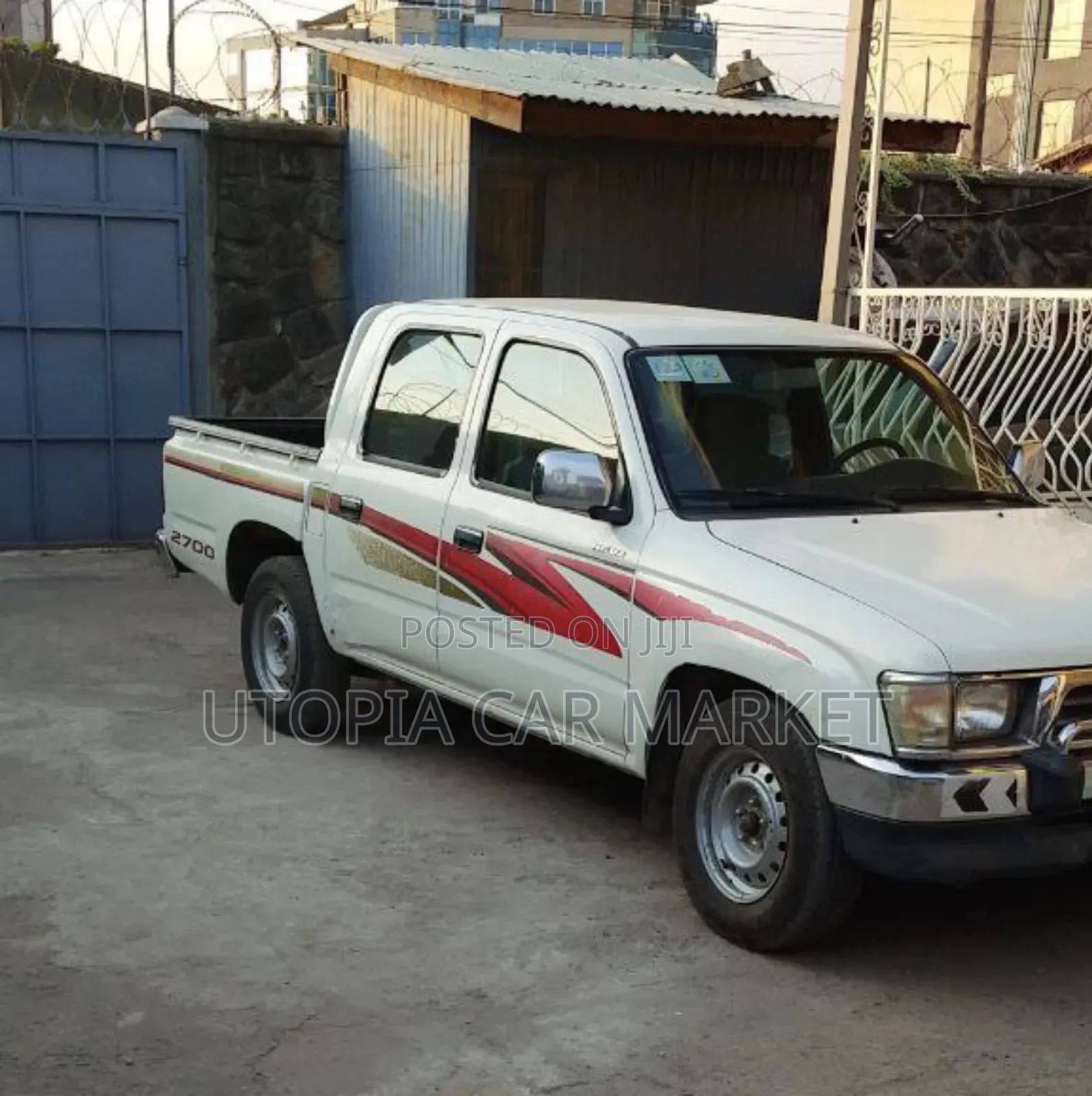Toyota Hilux 2000 White