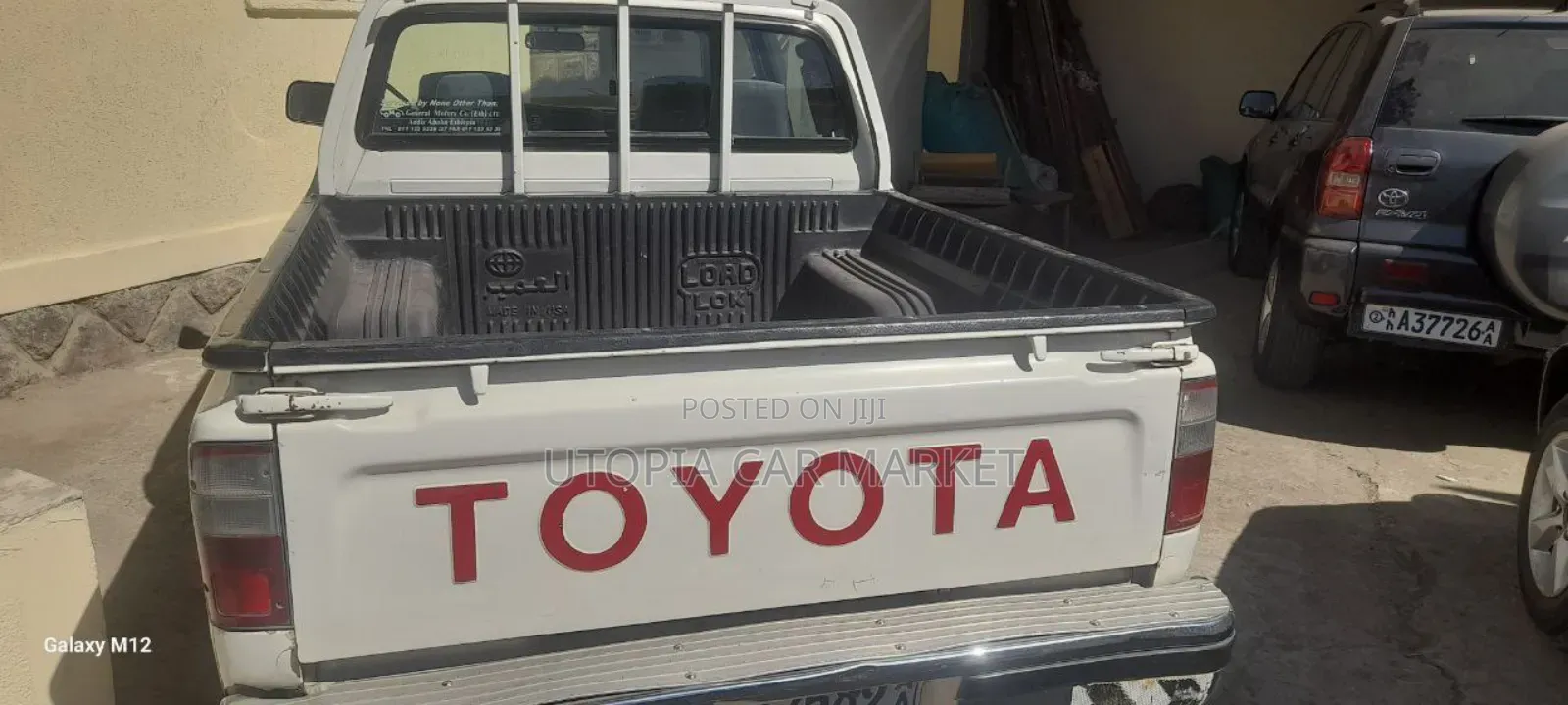 Toyota Hilux 2000 White