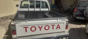 Toyota Hilux 2000 White