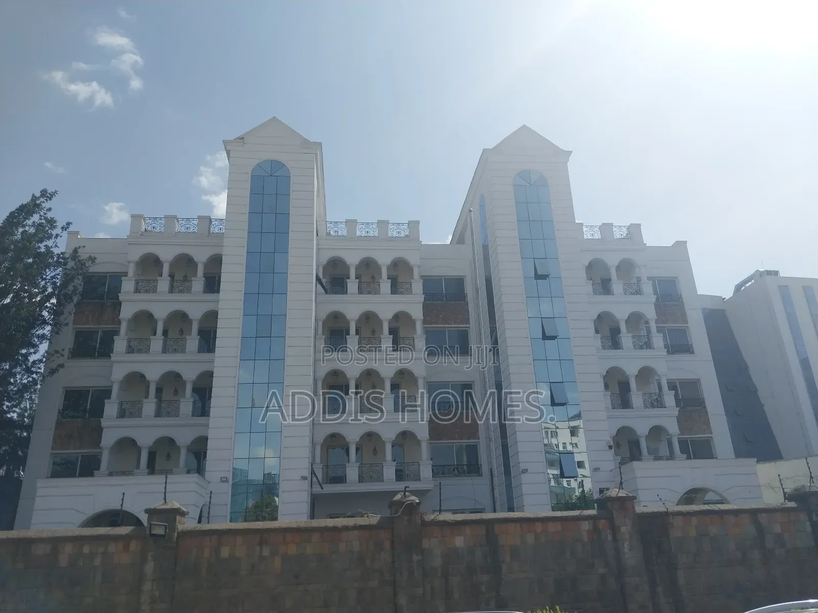 20bdrm Villa in Bole for rent