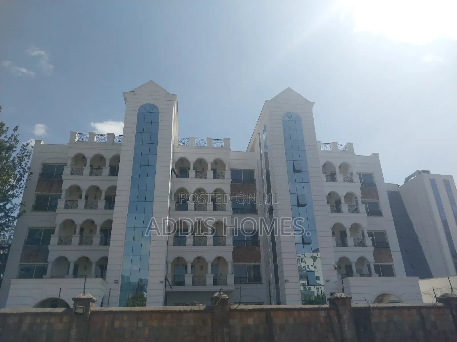 20bdrm Villa in Bole for rent