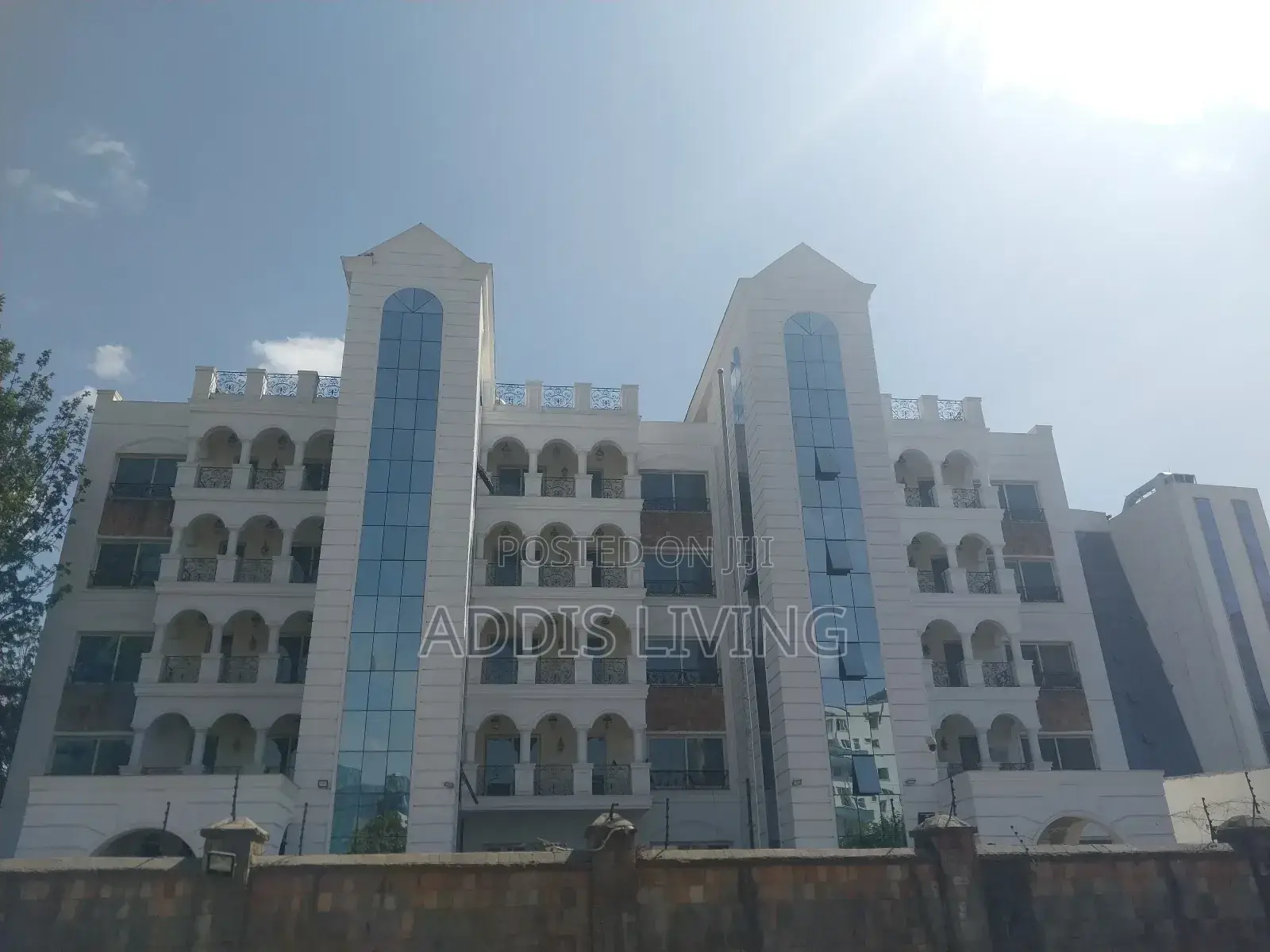20bdrm Villa in Bole for rent