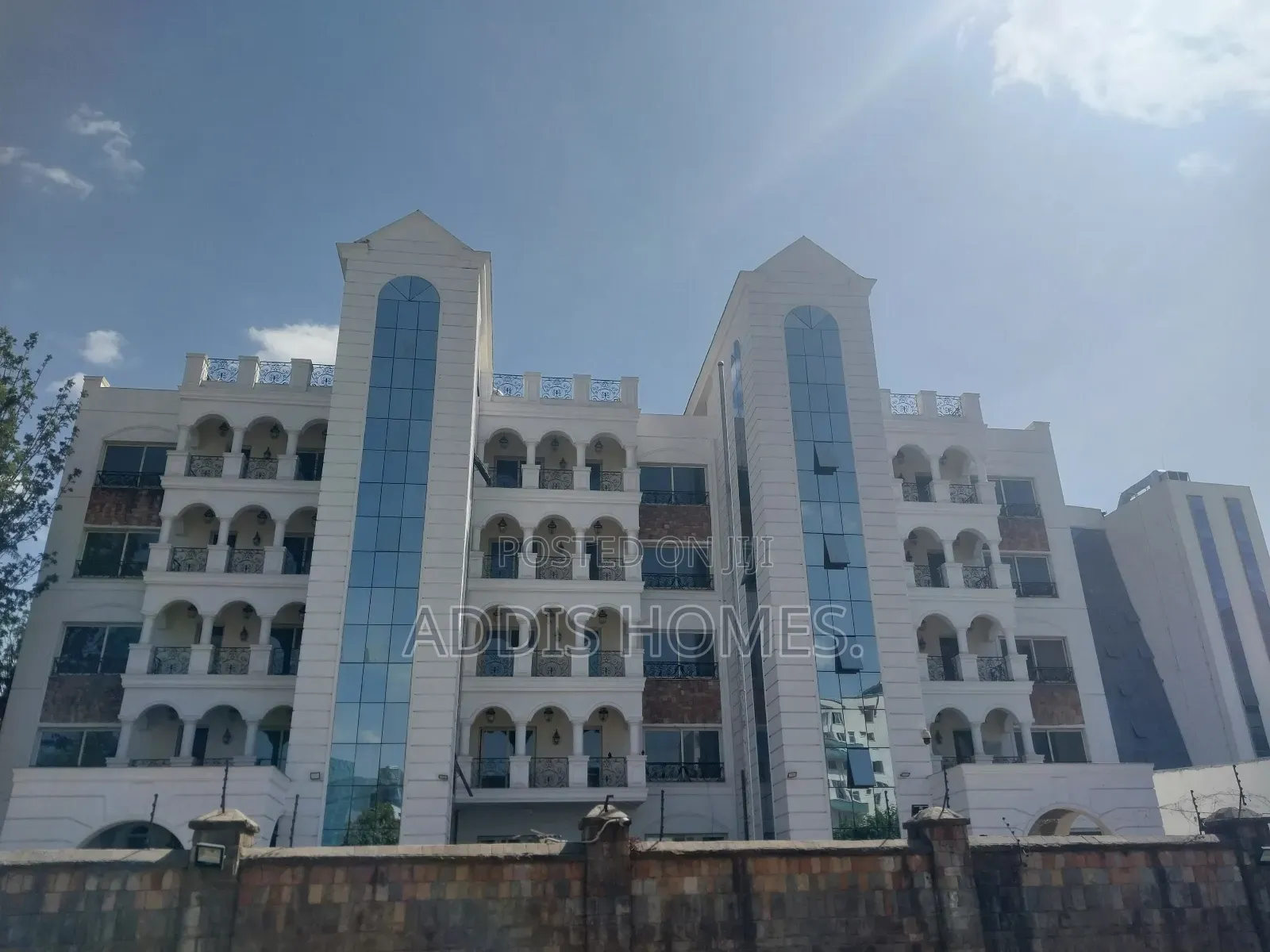 20bdrm Villa in Bole for rent