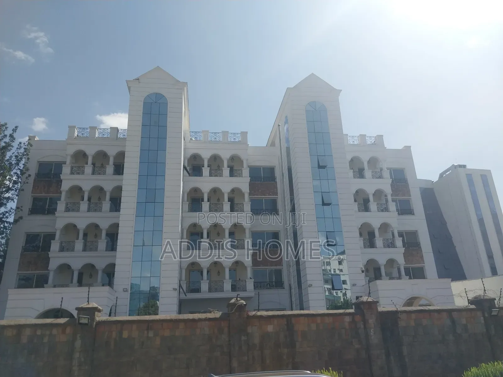 20bdrm Villa in Bole for rent