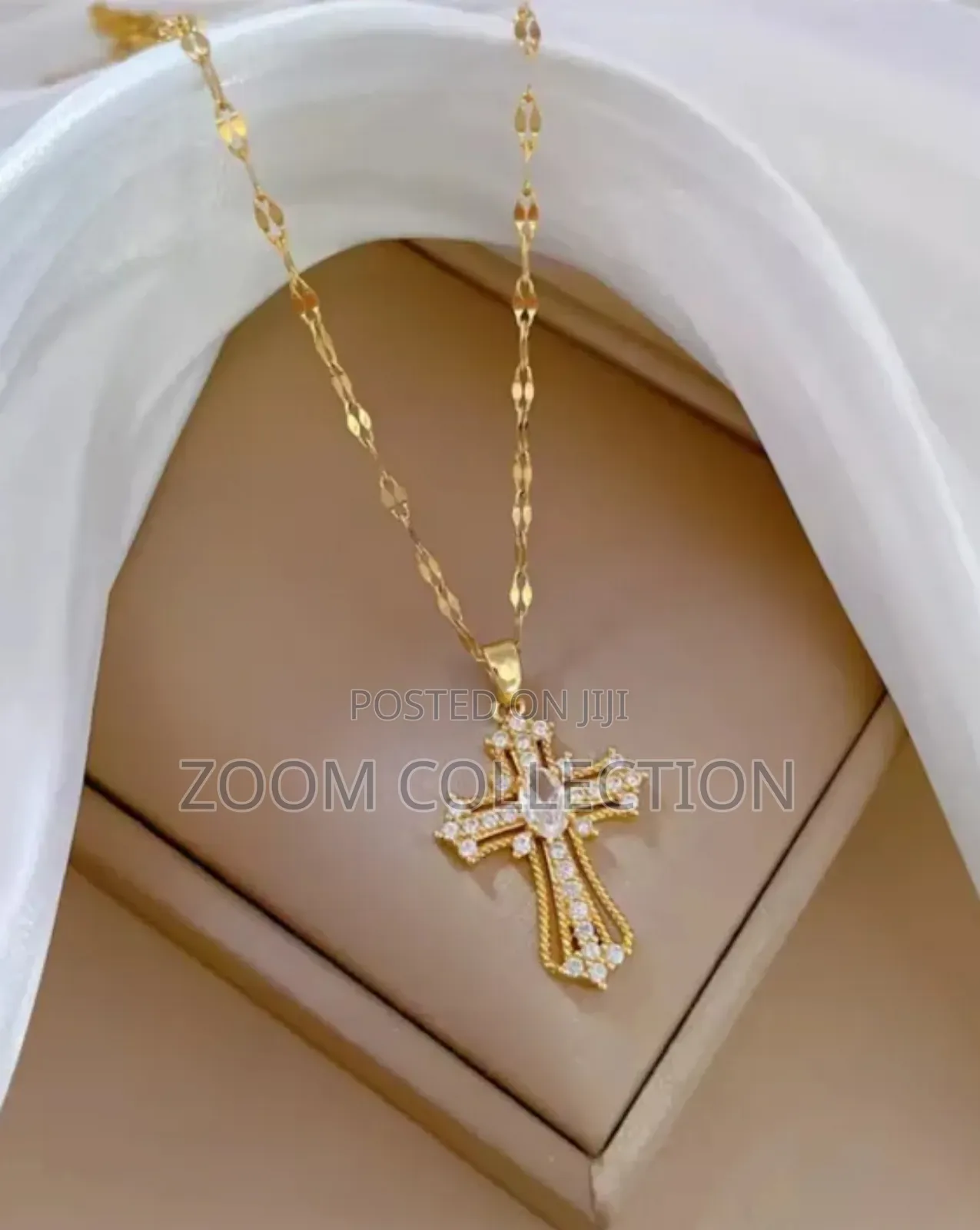 Shiny Cross Necklace – Elegant Fashion Jewelry
