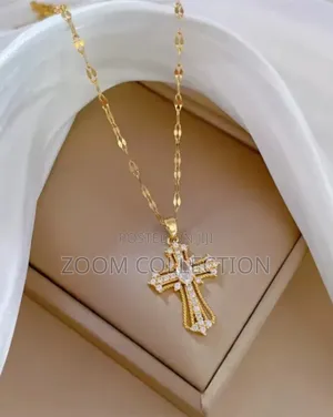 Shiny Cross Necklace – Elegant Fashion Jewelry