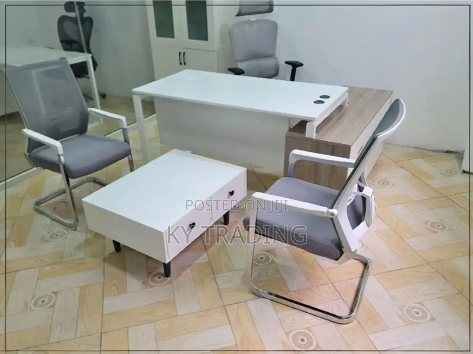 Managerial Table With Chairs