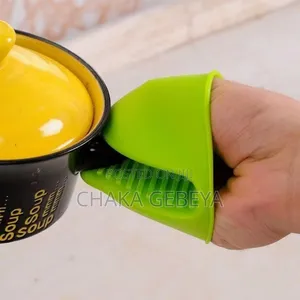 Safe Kitchen Gripper Clips - Protects Hands From Burns