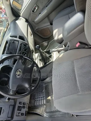 Toyota Hilux 2.5 D-4D 4X4 SRX 2009 Gray