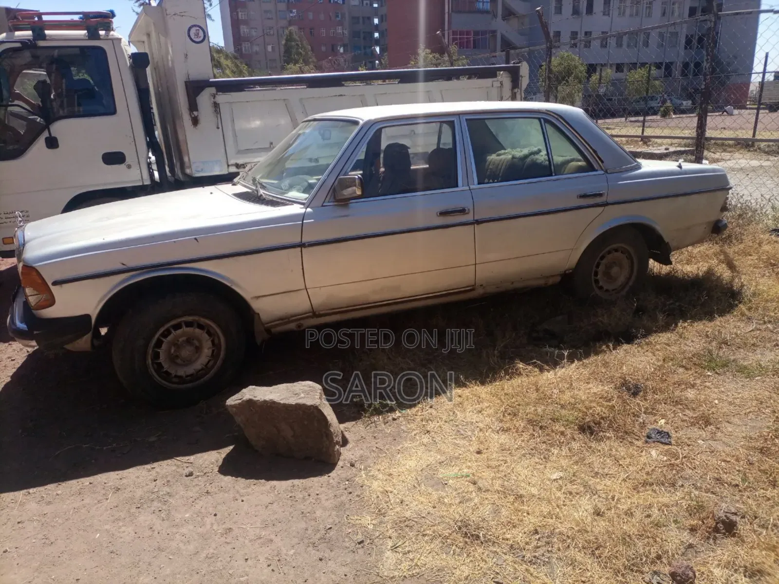 Mercedes-Benz E200 1981 Silver