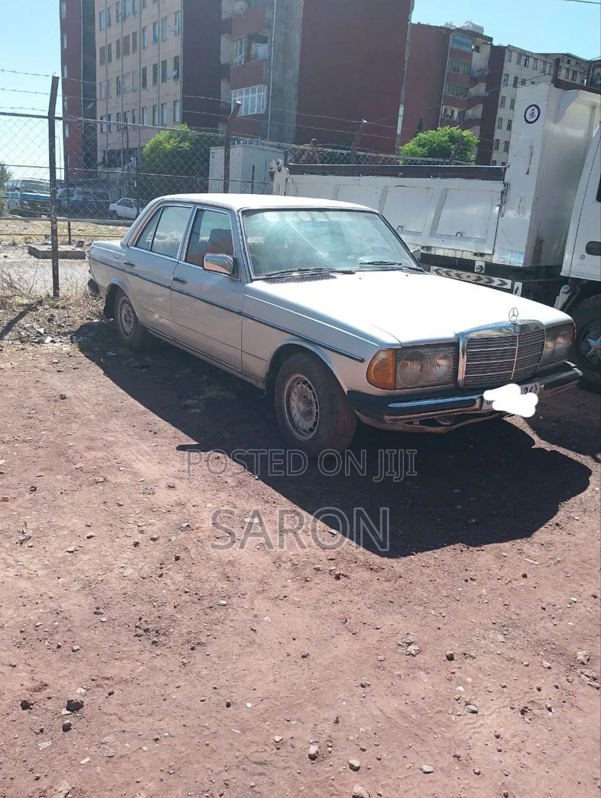 Mercedes-Benz E200 1981 Silver