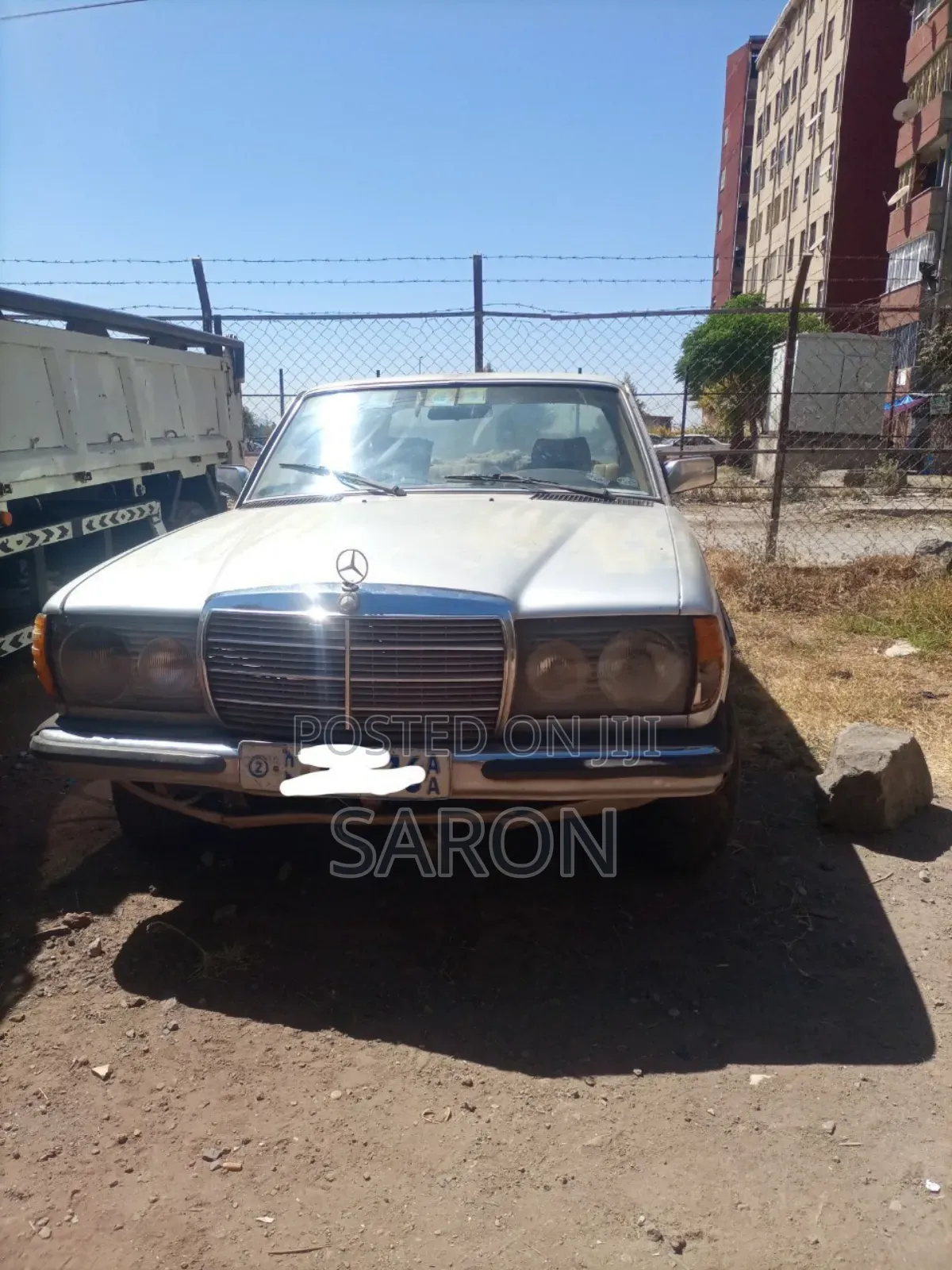 Mercedes-Benz E200 1981 Silver