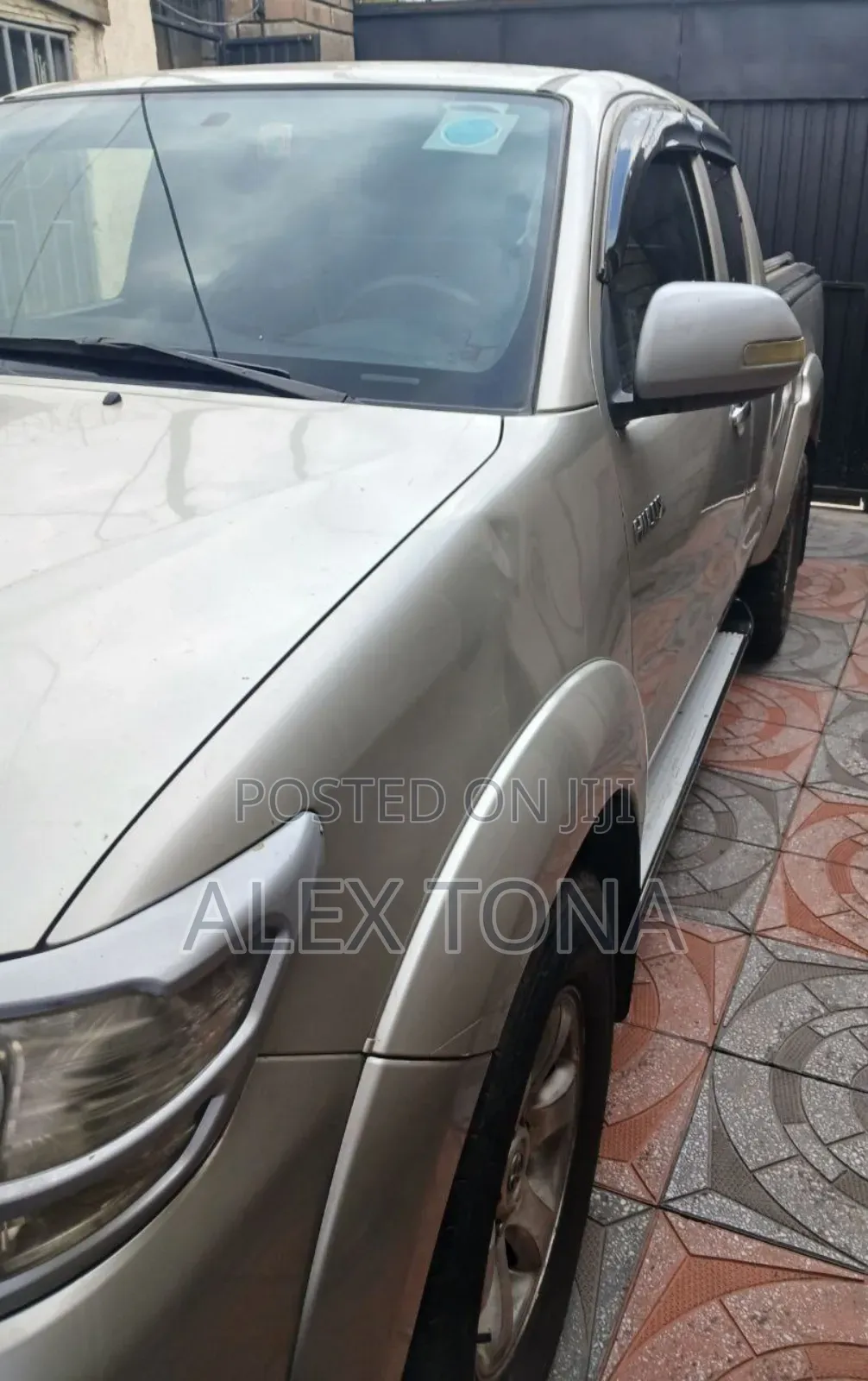 Toyota Hilux 2011 Gold