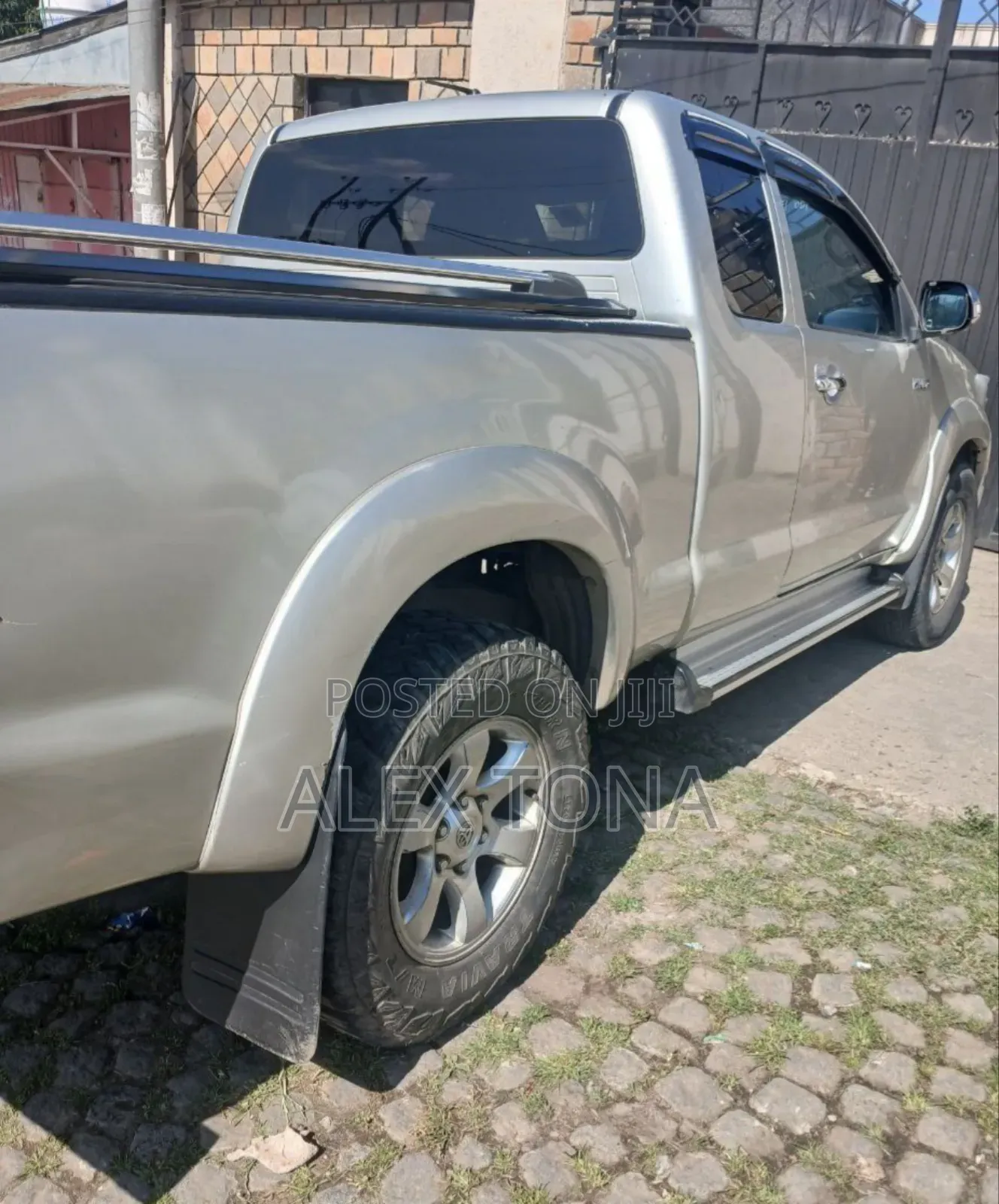 Toyota Hilux 2011 Gold