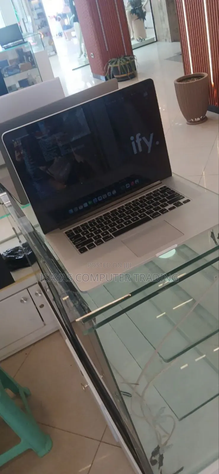 New Laptop Apple MacBook Pro 2015 16GB Intel Core I7 SSD 256GB