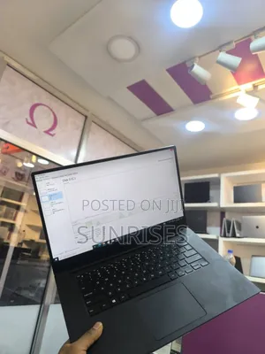 New Laptop Dell Precision 5520 16GB Intel Core I7 SSD 512GB