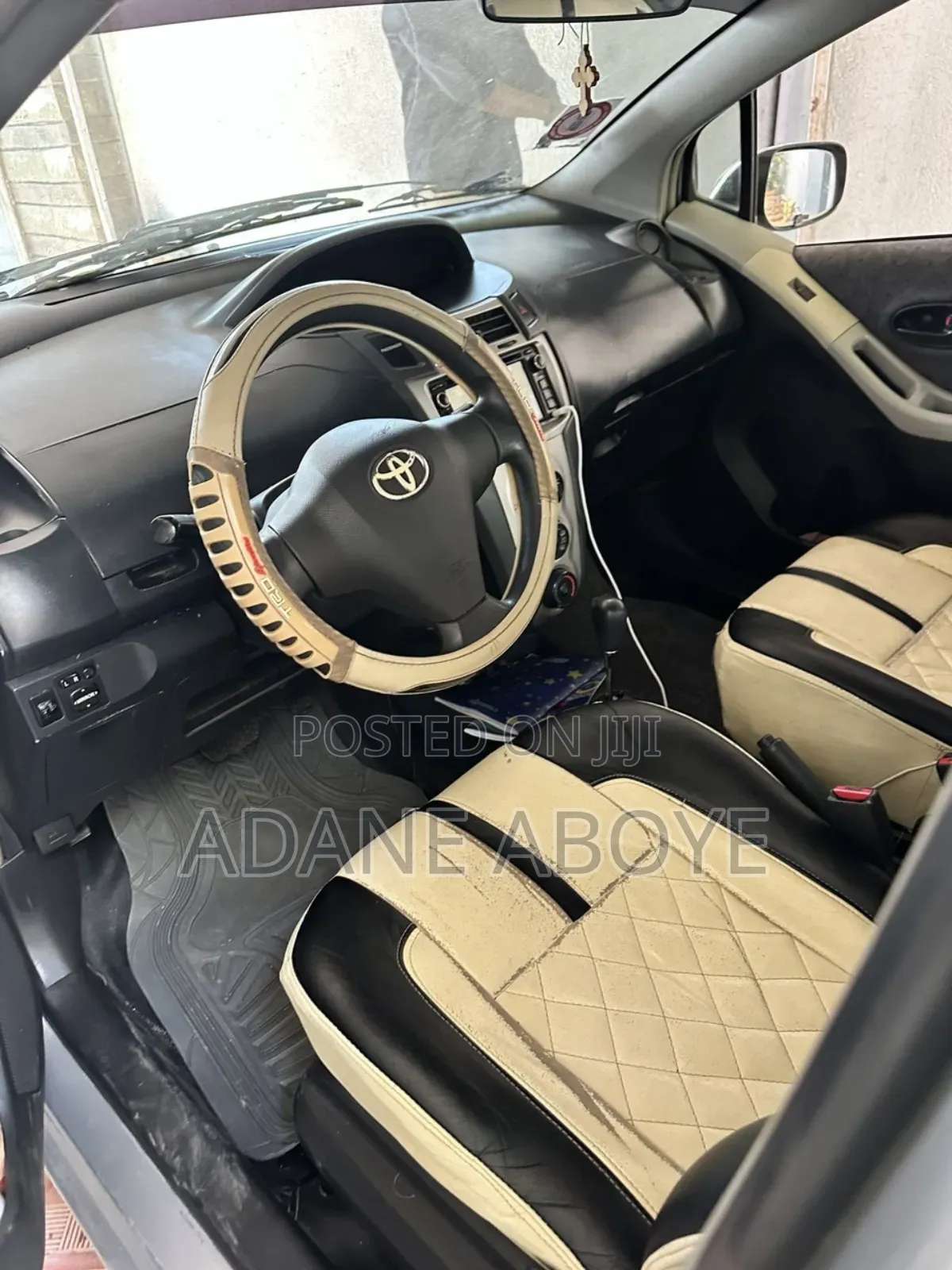 Toyota Yaris 2010 Silver