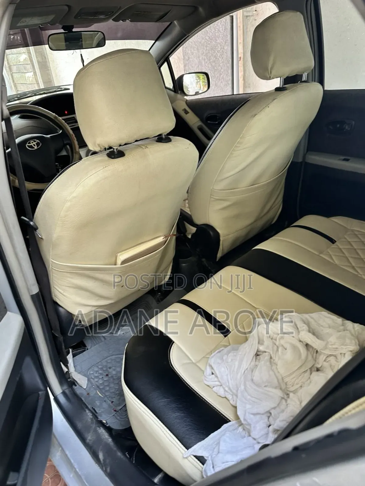 Toyota Yaris 2010 Silver