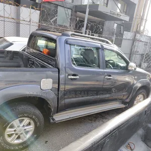 Toyota Hilux 2011 Gray