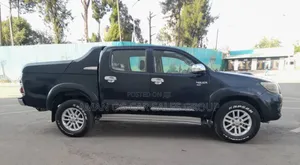 Toyota Hilux 2014 Black