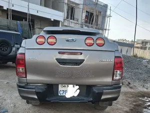 Toyota Hilux 2019 Gray