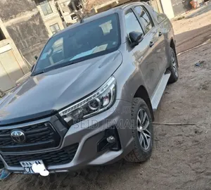 Toyota Hilux 2019 Gray