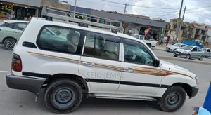 Toyota Land Cruiser 2004 White